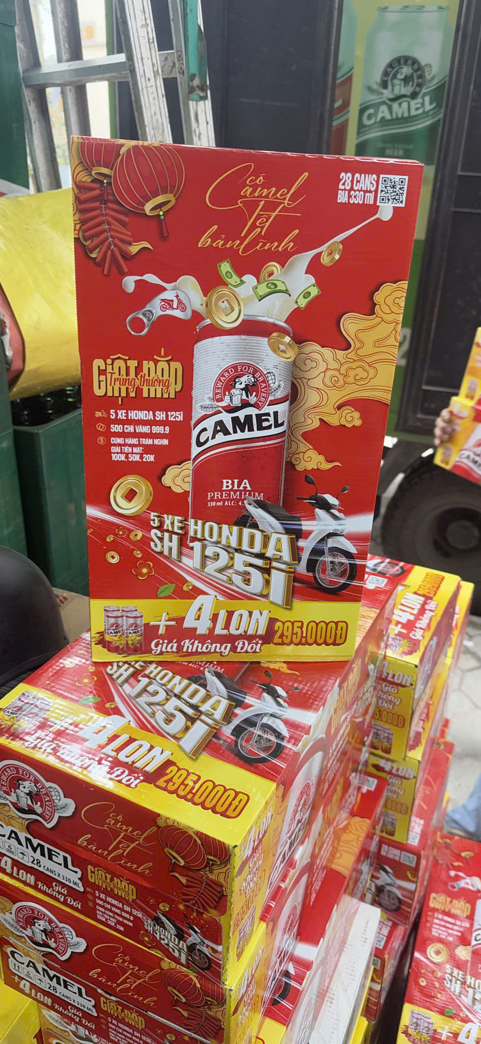 BIA CAMEL PREMIUM  (Đỏ ) % THÙNG 24 LON * 330 loại 28 lon trúng tiền mặt