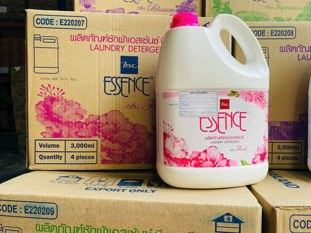 nước giặt ESSENCE 3 lít màu hồng (thùng 4 can )
